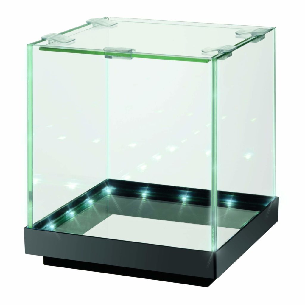 This empty Edgelit aquarium illustrates how the visual effect is achieved.